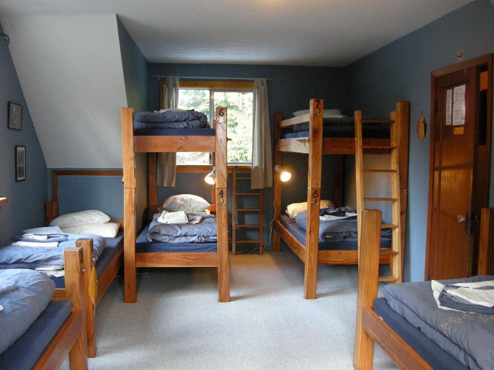 Up The Creek Backpacker'S Lodge Roberts Creek Екстер'єр фото